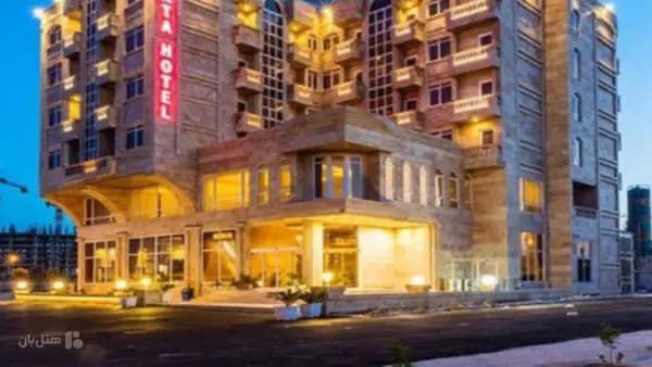 نمای بیرونی هتل آرتا قشم