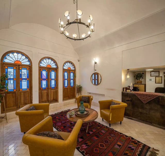 نمای خارجی هتل سنتی مهر یزد