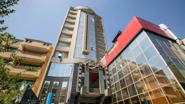 نمای بیرونی هتل آسمان اصفهان