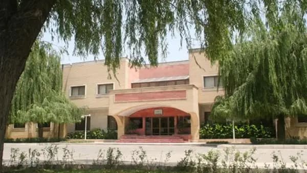 نمای بیرونی هتل پژوهش در تهران