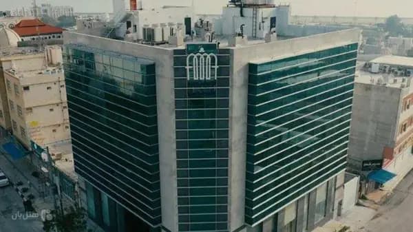 نمای بیرونی هتل آوینا قشم