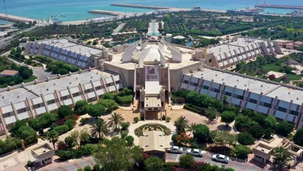 نمای بیرونی هتل مارینا پارک کیش