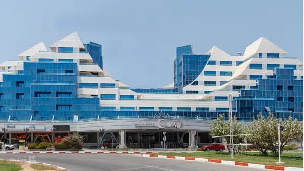 نمای بیرونی هتل پارمیس کیش