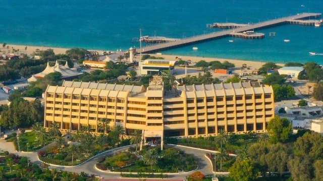 نمای اصلی هتل شایان کیش