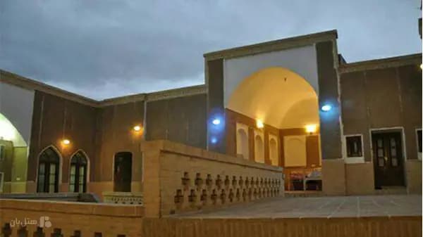 تصویر فضای بیرونی هتل سنتی یه تا خور و بیابانک فضای بیرونی هتل سنتی یه تا خور و بیابانک