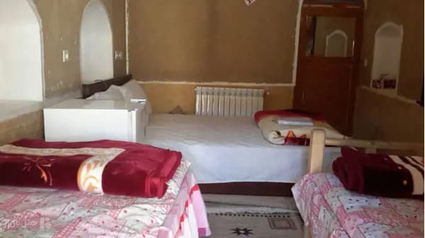 تصویر فضای داخلی اتاق هتل سنتی یه تا خور و بیابانک فضای داخلی اتاق هتل سنتی یه تا خور و بیابانک
