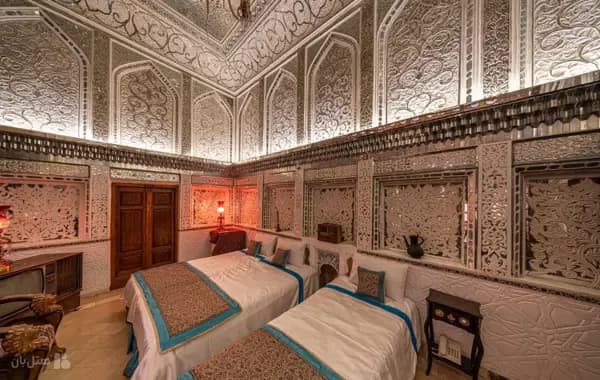 تصویر اتاق سه تخته VIP هتل آنتیک ملک التجار یزد اتاق سه تخته VIP هتل آنتیک ملک التجار یزد