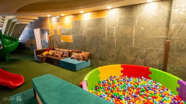 تصویر شاد فضای بازی کودکان هتل بزرگ شیراز فضای بازی کودکان در هتل بزرگ شیراز