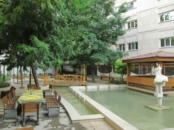 تصویر محوطه سبز هتل تهران مشهد محوطه سبز در هتل تهران مشهد