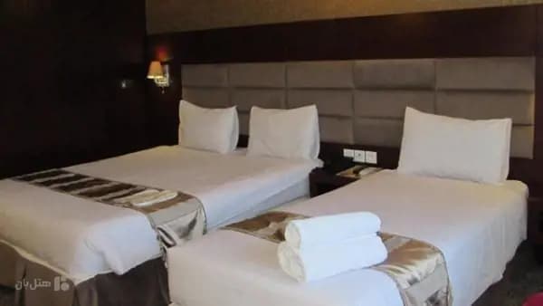 تصویر اتاق سه تخته هتل آرامیس کیش اتاق سه تخته در هتل آرامیس کیش