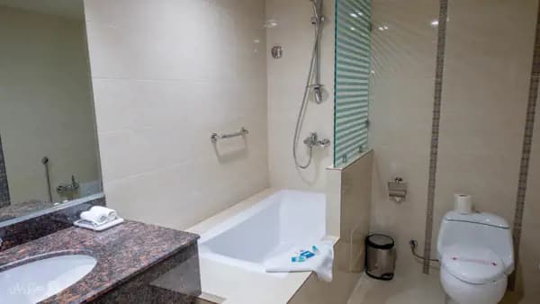 تصویر سرویس بهداشتی هتل زندیه شیراز سرویس بهداشتی مدرن هتل زندیه شیراز